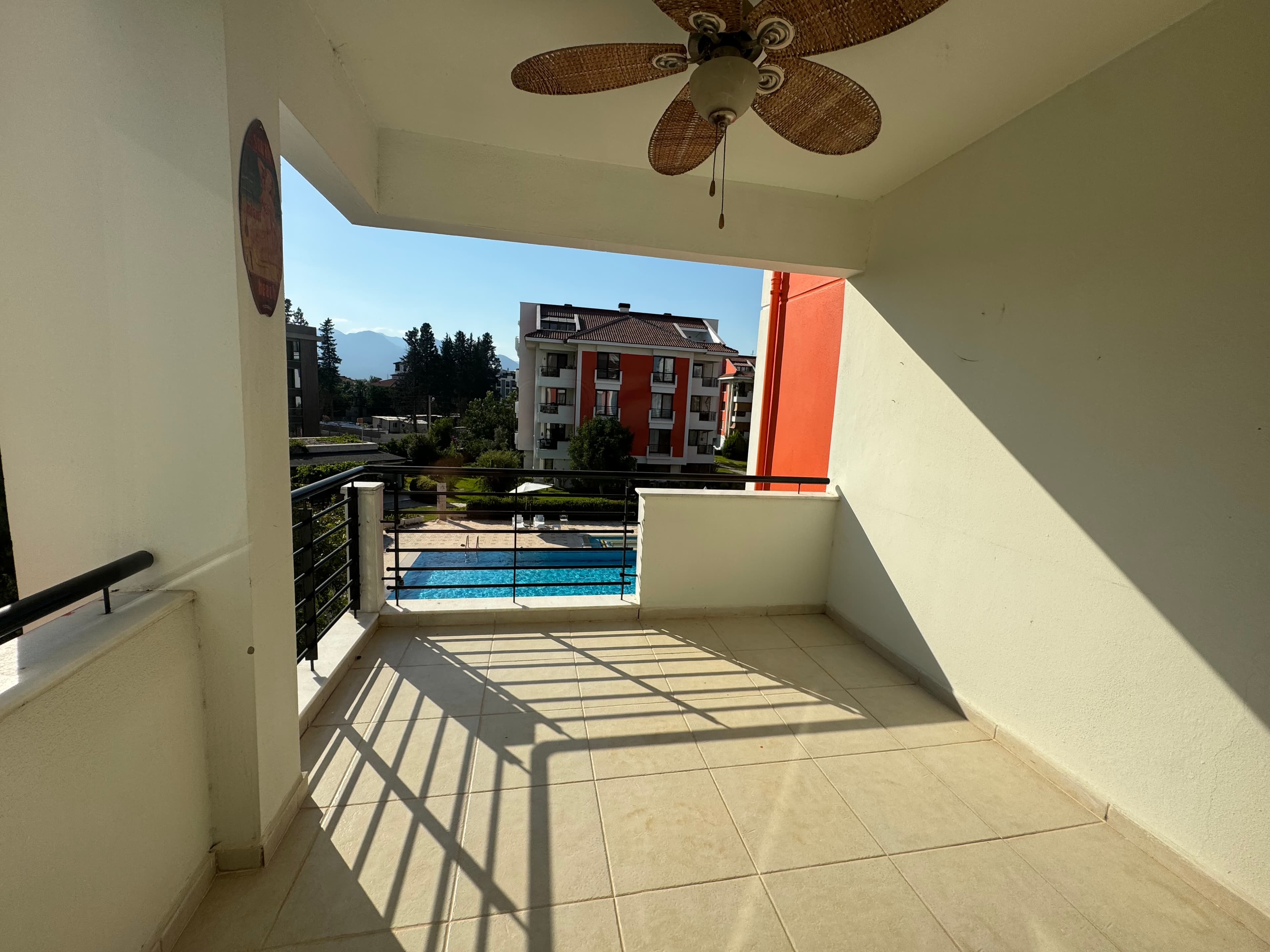 Geniş Satılık Eşyalı Daire Konyaaltında .