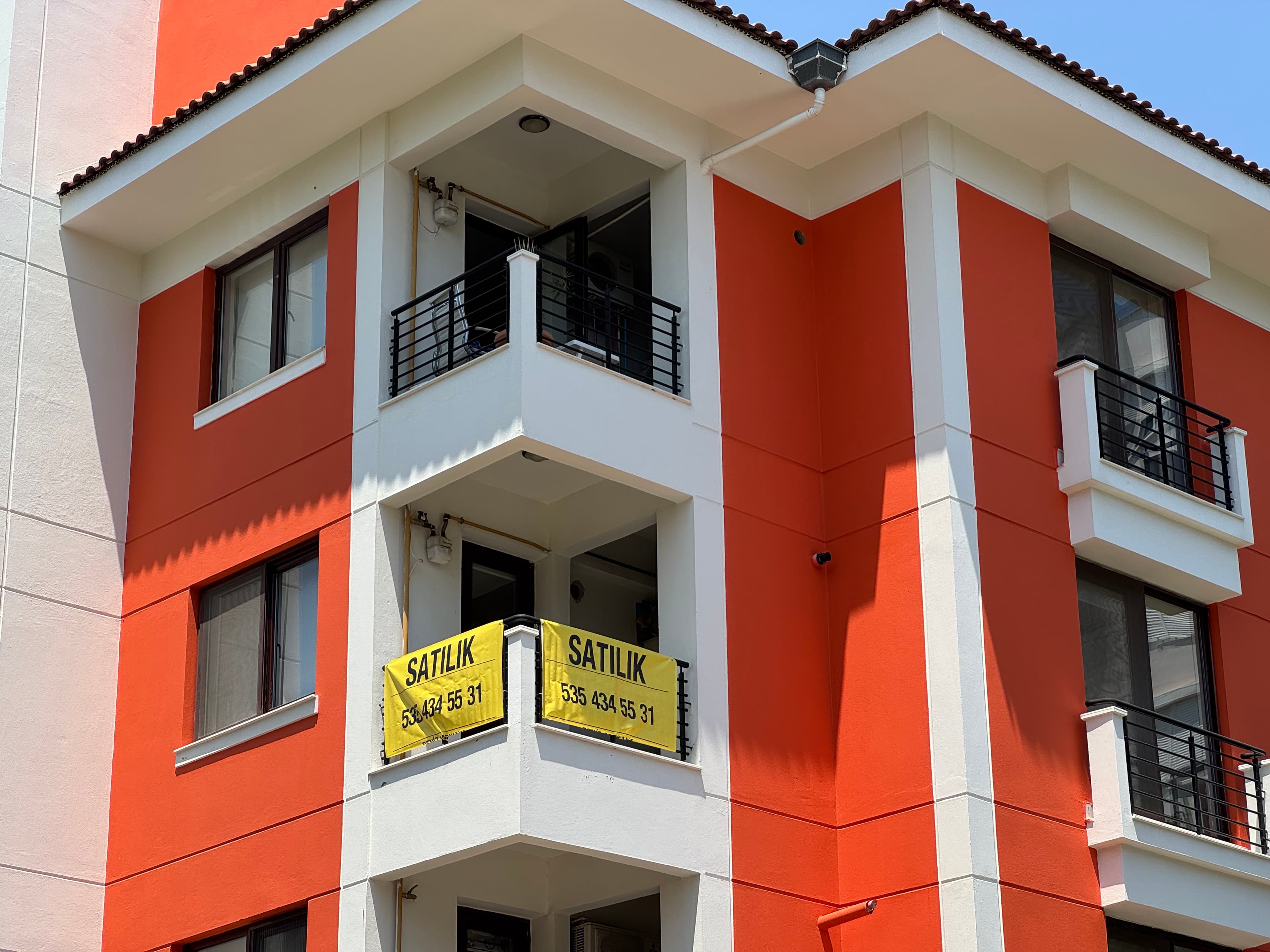 Large Furnished Flat for Sale in Konyaalti. 